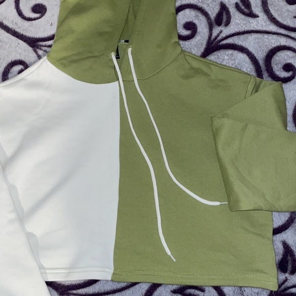 Large Crop Top Hoodie Color Block - Picture 2 of 3